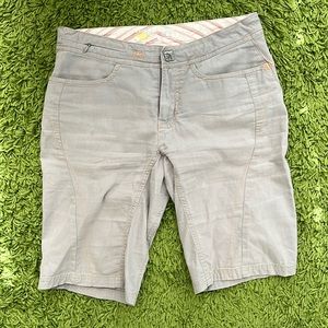 Mountain Hardwear hiking capri shorts Adjustable